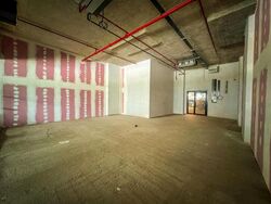 Middle Road (D7), Retail #522853311